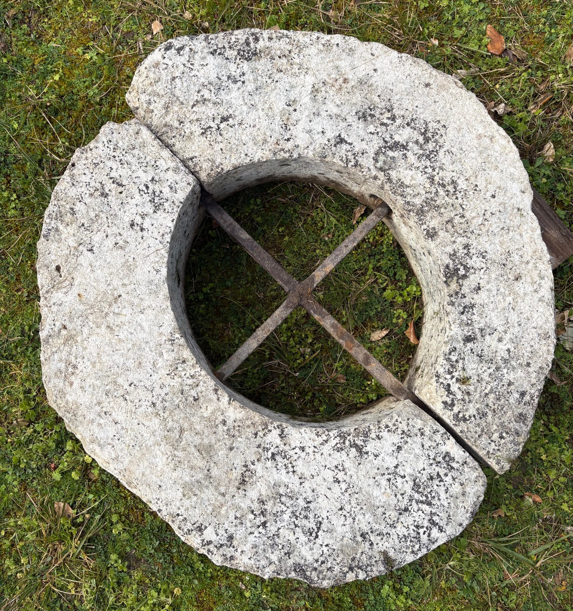 18th Century Stone Bull's-eye Window -photo-1