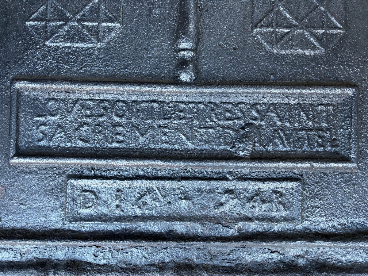 Grande plaque de cheminée en fonte XVII ème -photo-1
