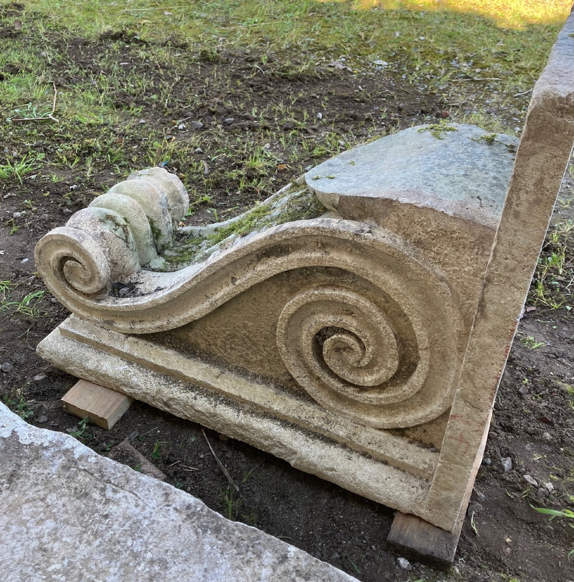 Pair Of Early 19th Century Stone Balcony Brackets -photo-3