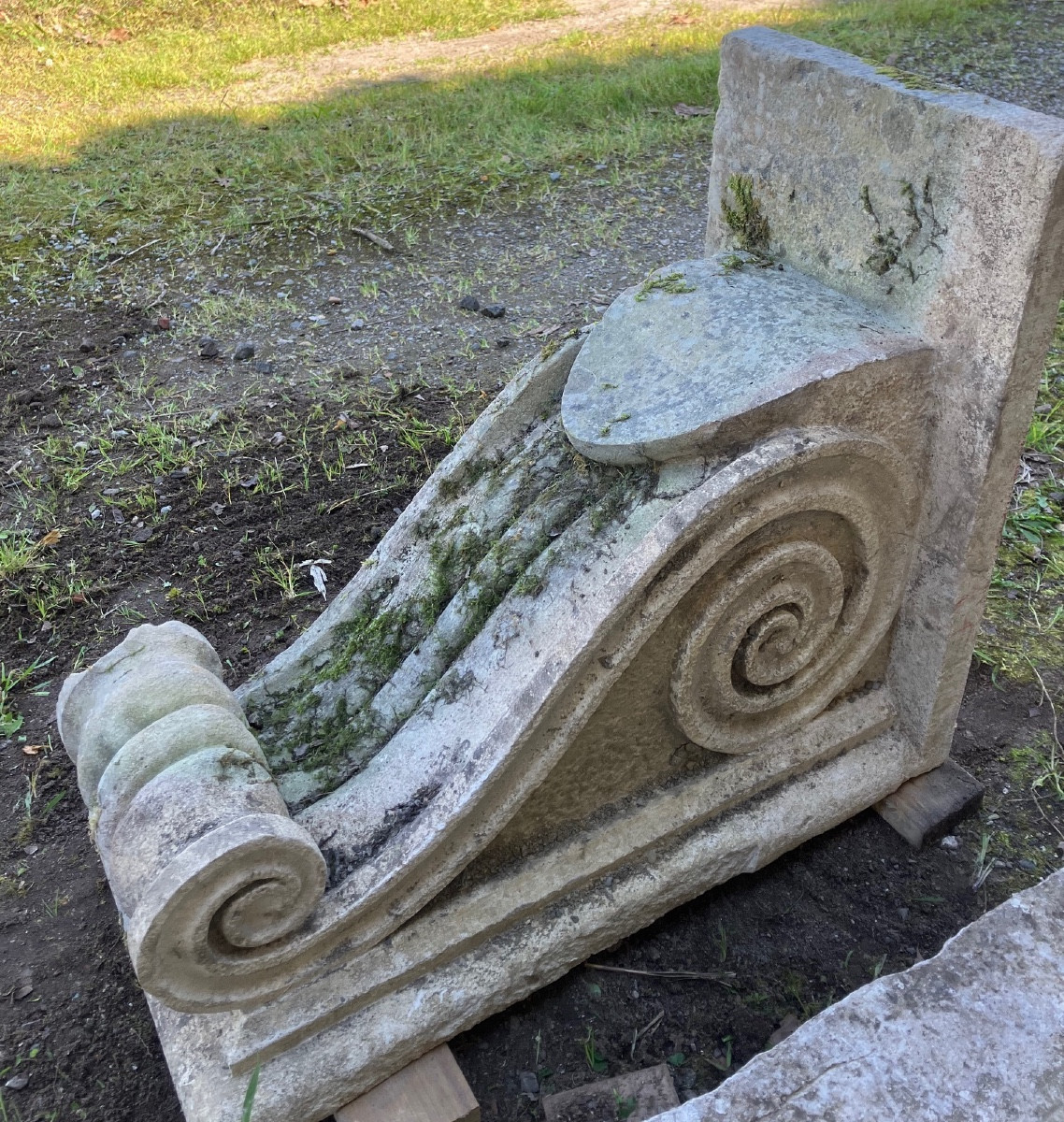 Pair Of Early 19th Century Stone Balcony Brackets -photo-4