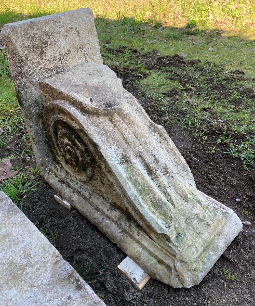 Pair Of Early 19th Century Stone Balcony Brackets -photo-1