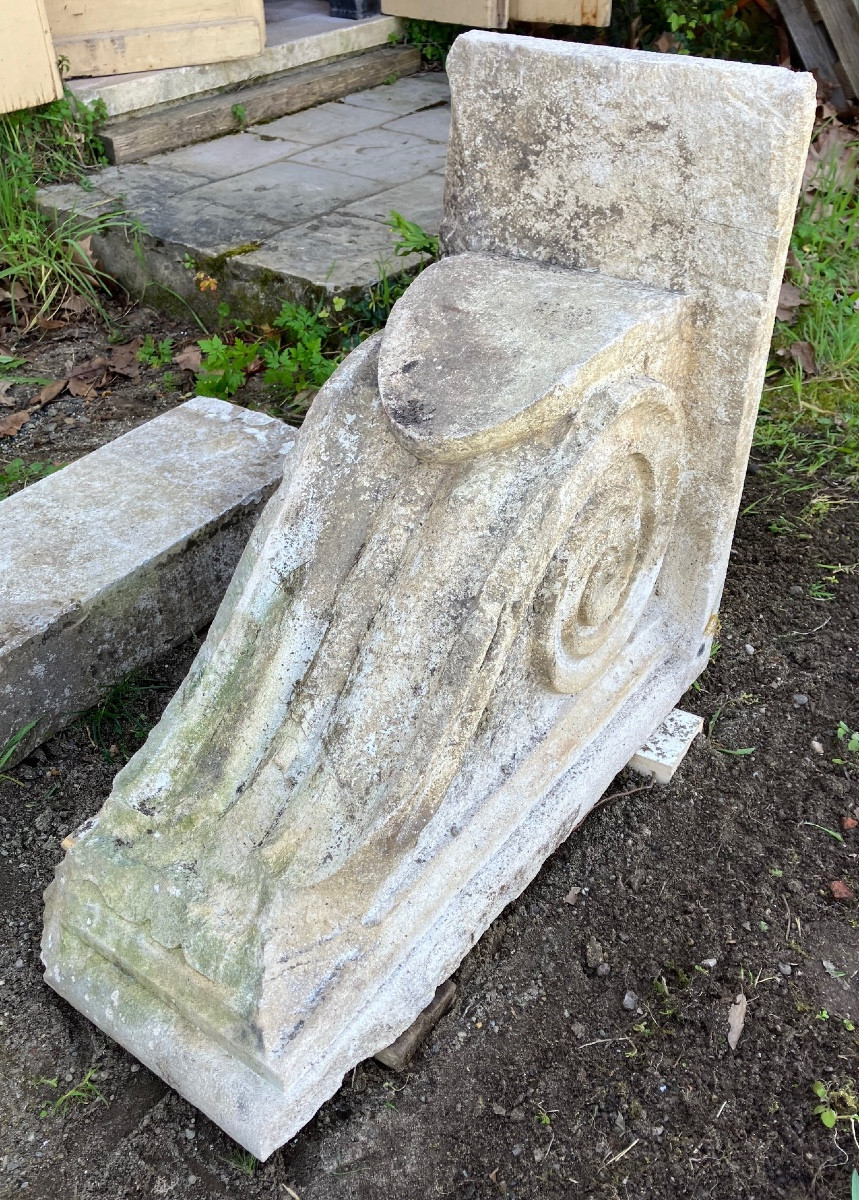 Pair Of Early 19th Century Stone Balcony Brackets -photo-3