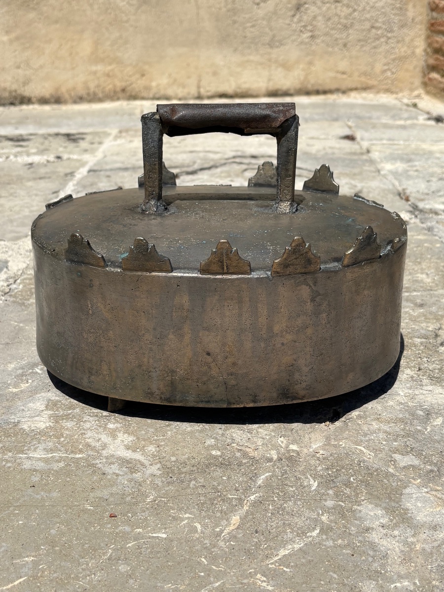 Daubière, Chaponnière, Faisandière In Bronze, Late 17th Century, Early 18th Century.