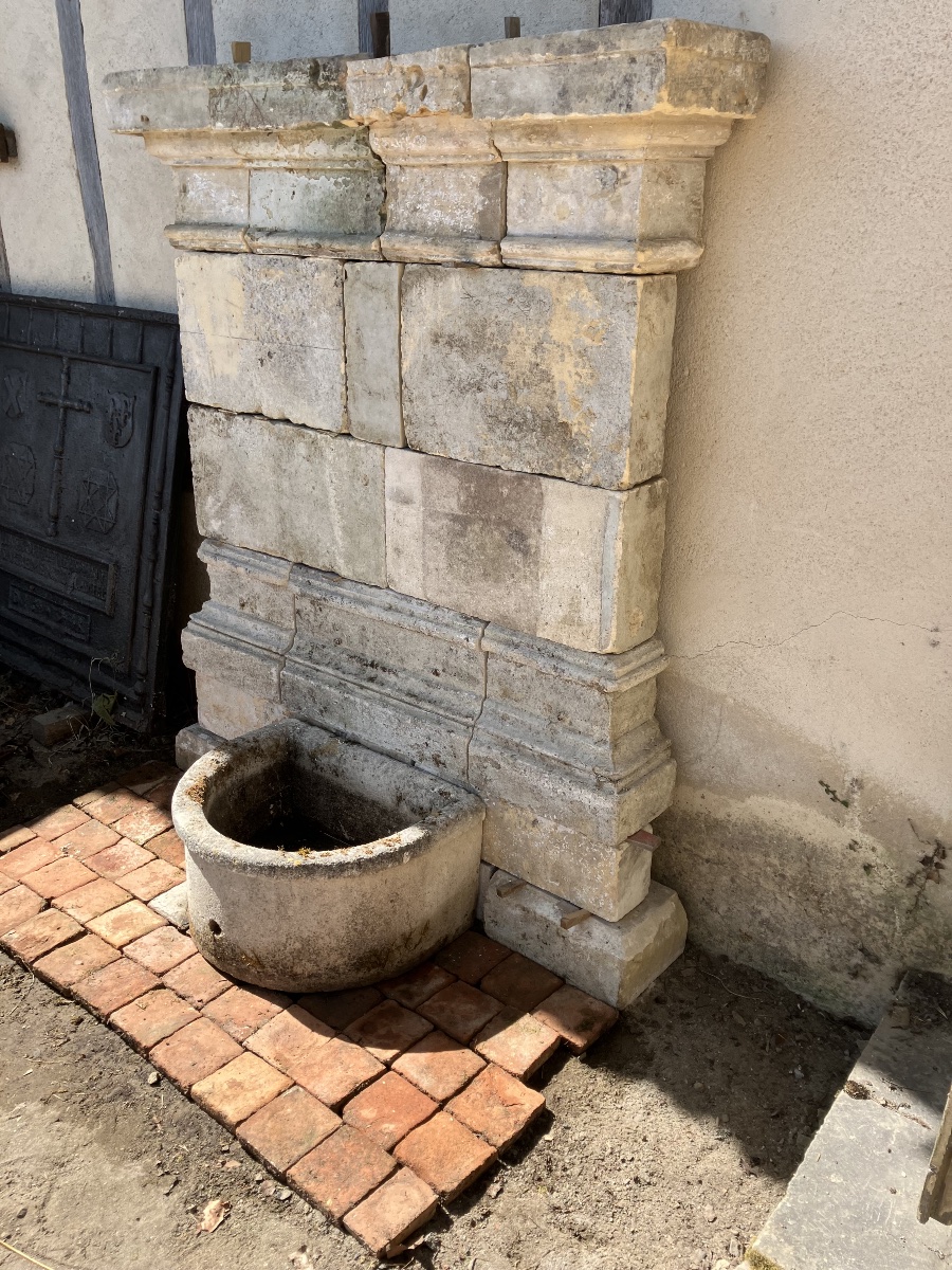 19th-century Stone Fountain With A Lead Spout -photo-2