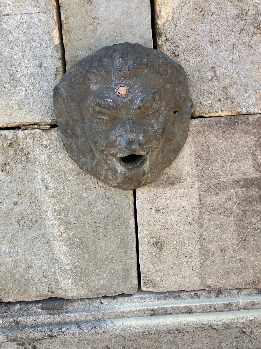 19th-century Stone Fountain With A Lead Spout -photo-4