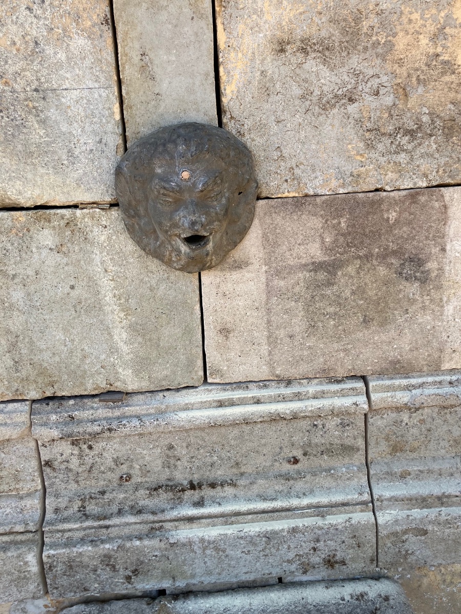 19th-century Stone Fountain With A Lead Spout -photo-5