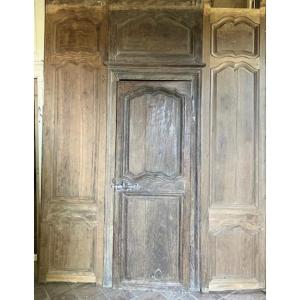 Oak Communication Door With Frame And Overmantel Framed By 2 18th Century Panels