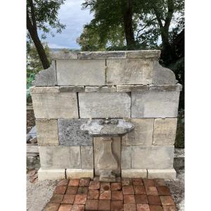 Fontaine en pierre avec réceptacle en marbre et tête en plomb à adapter pour faire le crachoir