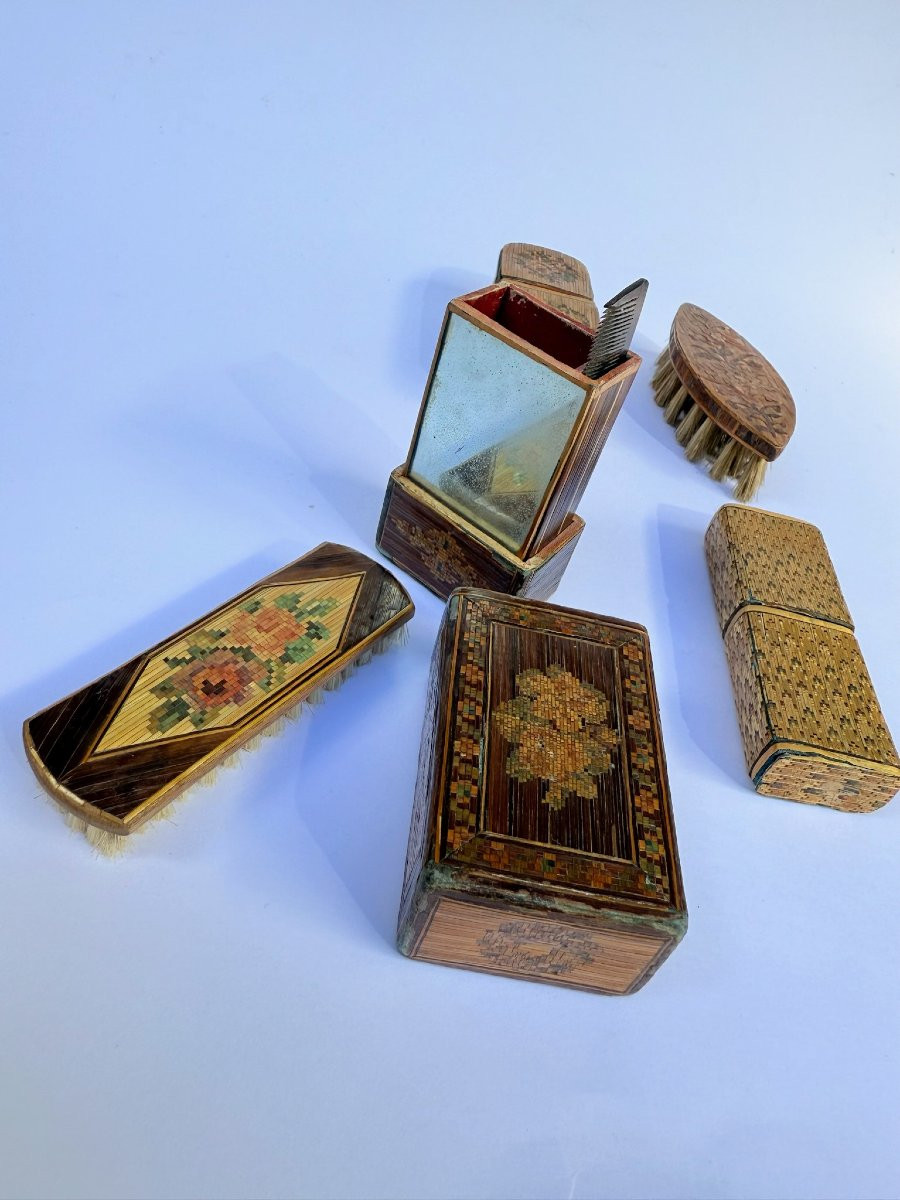 Ensemble de trois étuis et d'une brosse en marqueterie de paille - XIXe siècle-photo-3