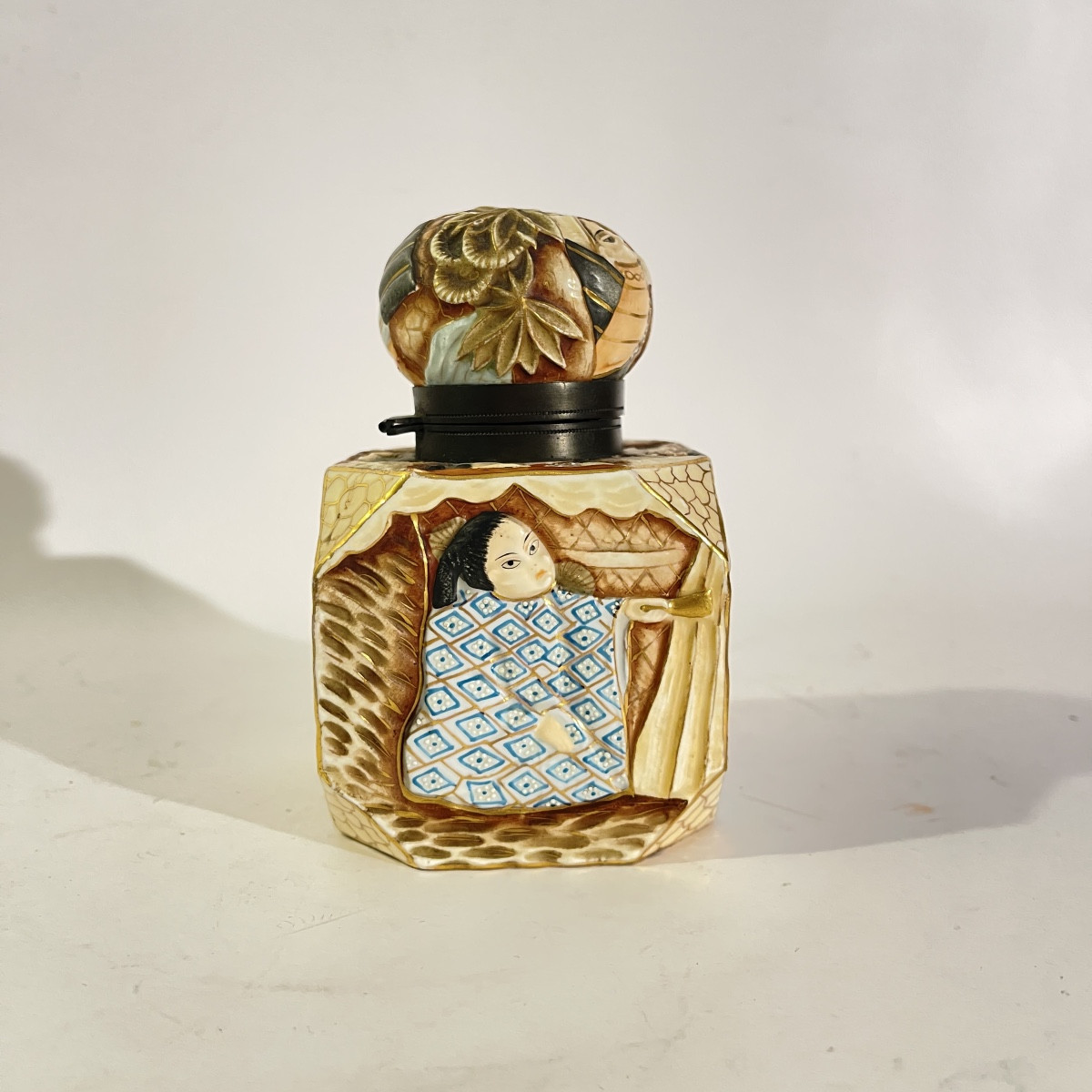 Japanese Ceramic Inkwell In The Satsuma Style, Dating From The Late 19th Or Early 20th Century. -photo-2