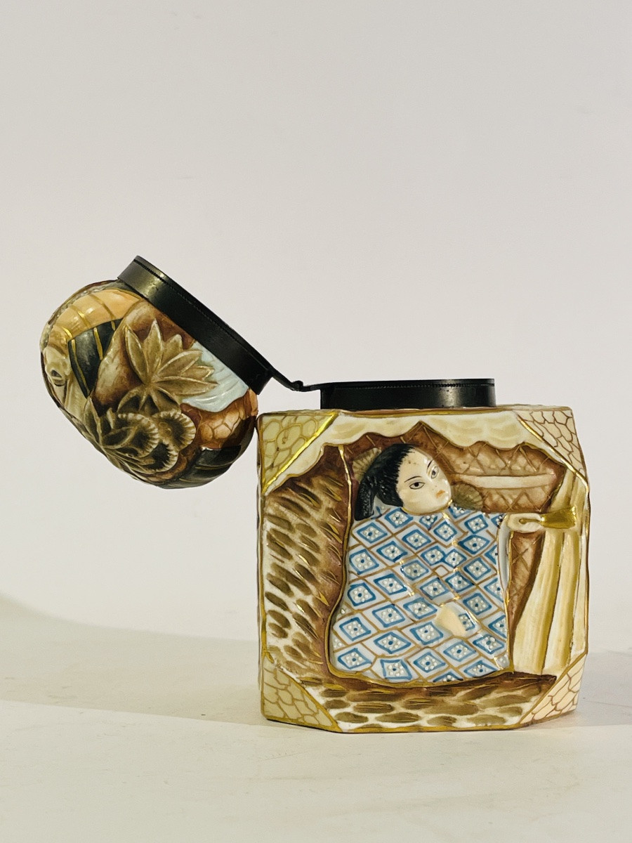 Japanese Ceramic Inkwell In The Satsuma Style, Dating From The Late 19th Or Early 20th Century. -photo-2