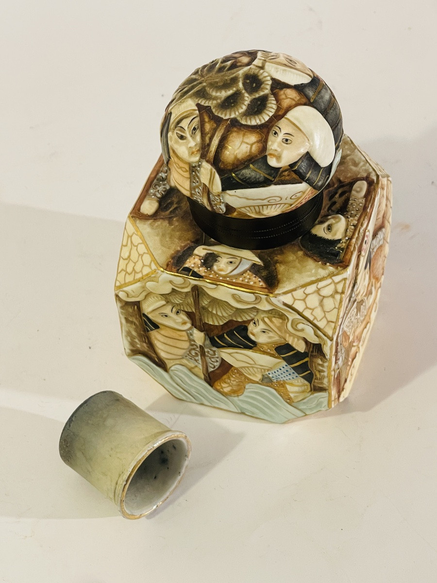 Japanese Ceramic Inkwell In The Satsuma Style, Dating From The Late 19th Or Early 20th Century. -photo-3