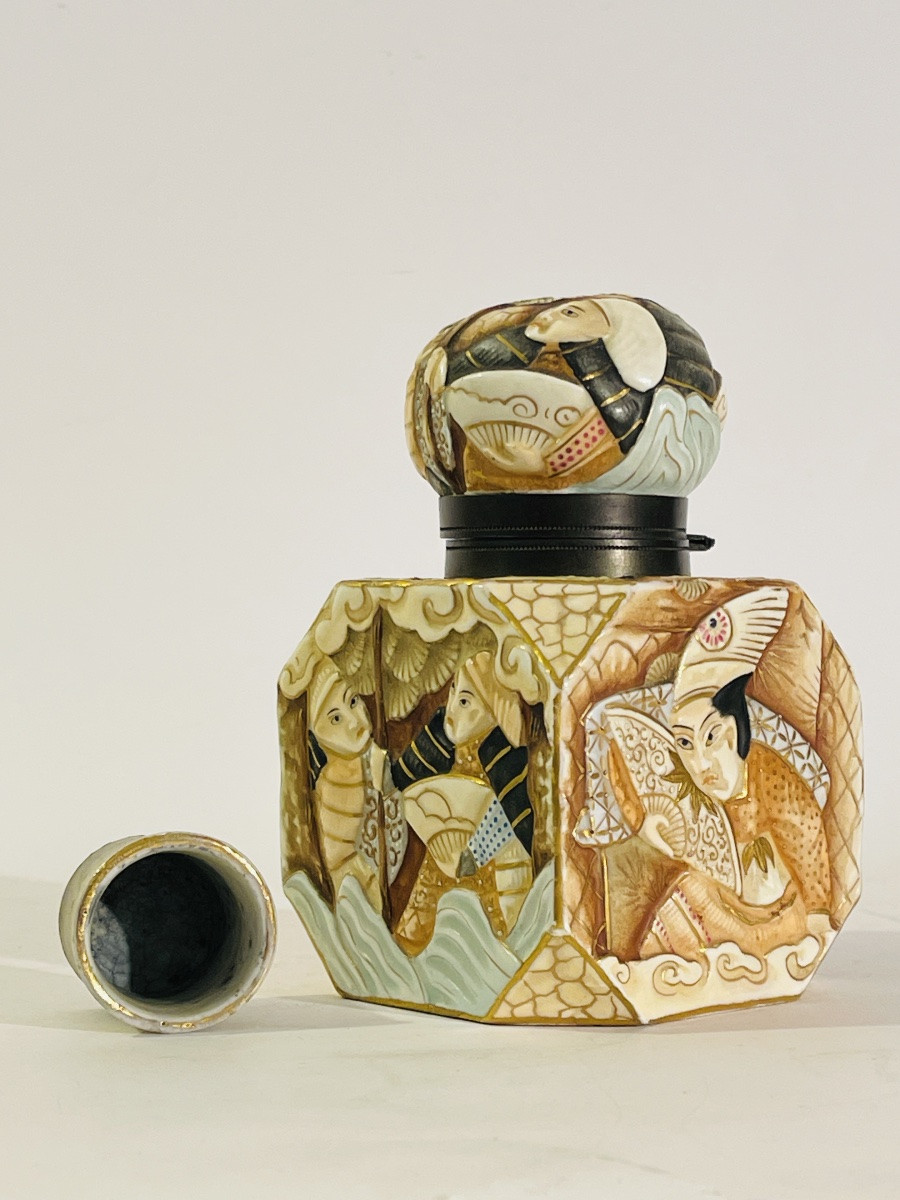 Japanese Ceramic Inkwell In The Satsuma Style, Dating From The Late 19th Or Early 20th Century. -photo-4