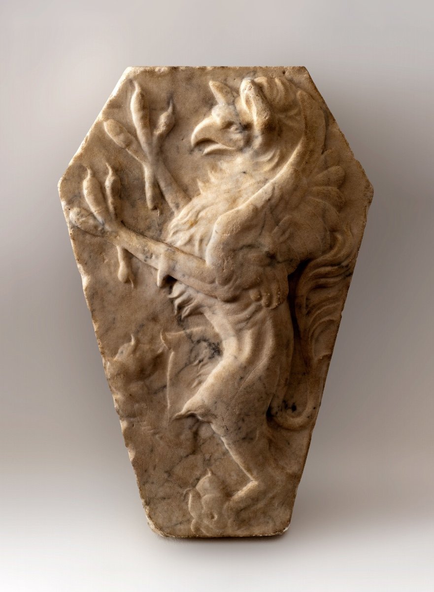 Relief En Marbre Italien De La Renaissance Avec Griffin Italie Centrale, XVIe Siècle