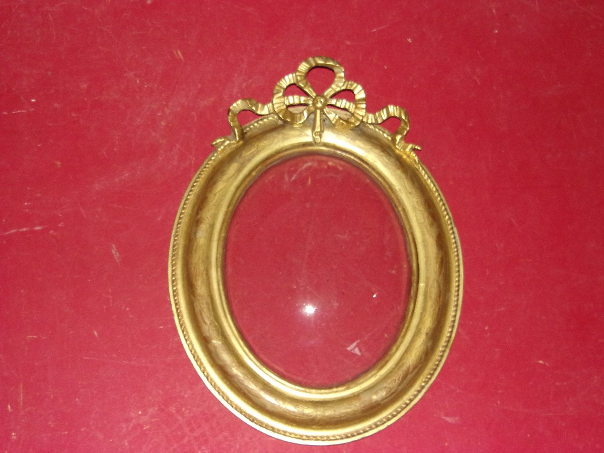 Cadre époque 19ème, En Bois Doré; Avec Verre Bombé.