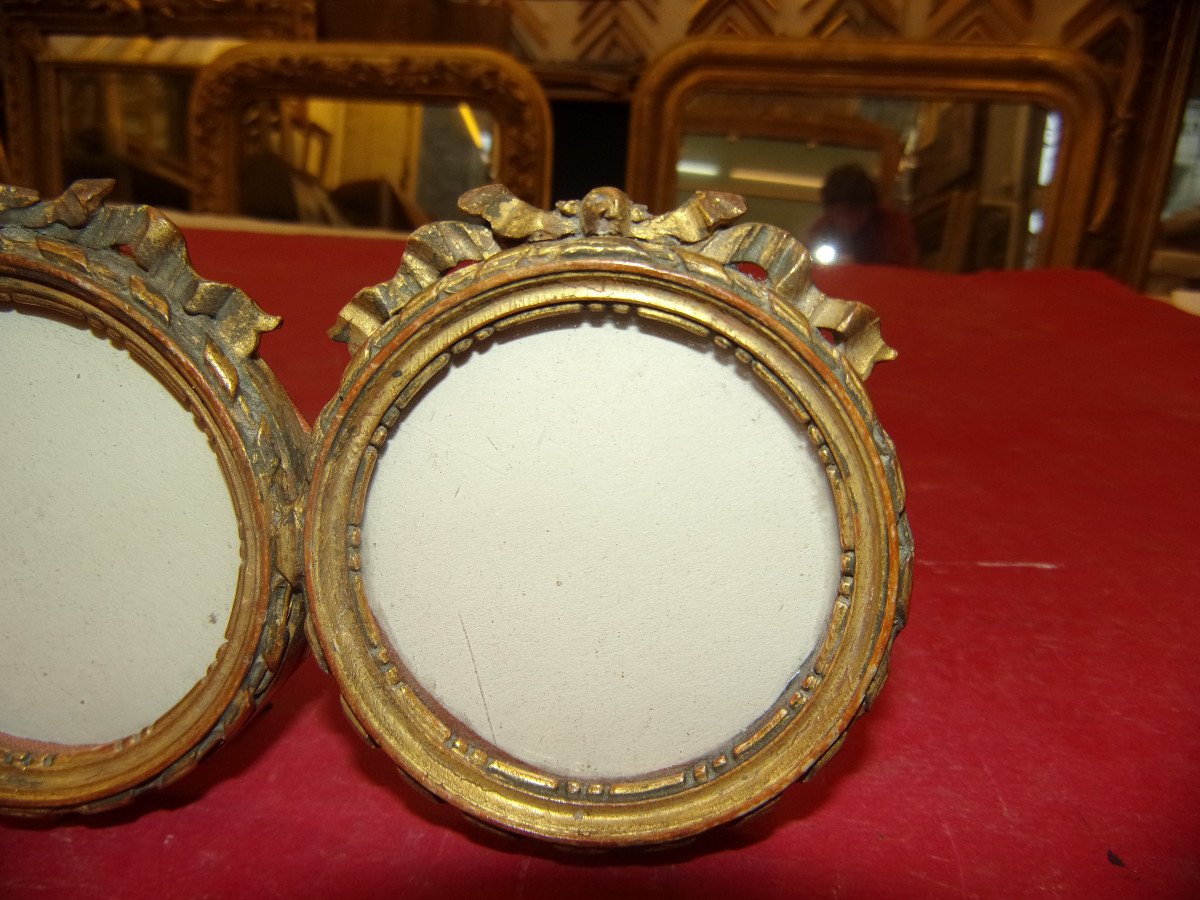 Pair Of Small Round Frames, 19th Century, In Golden Wood.-photo-2
