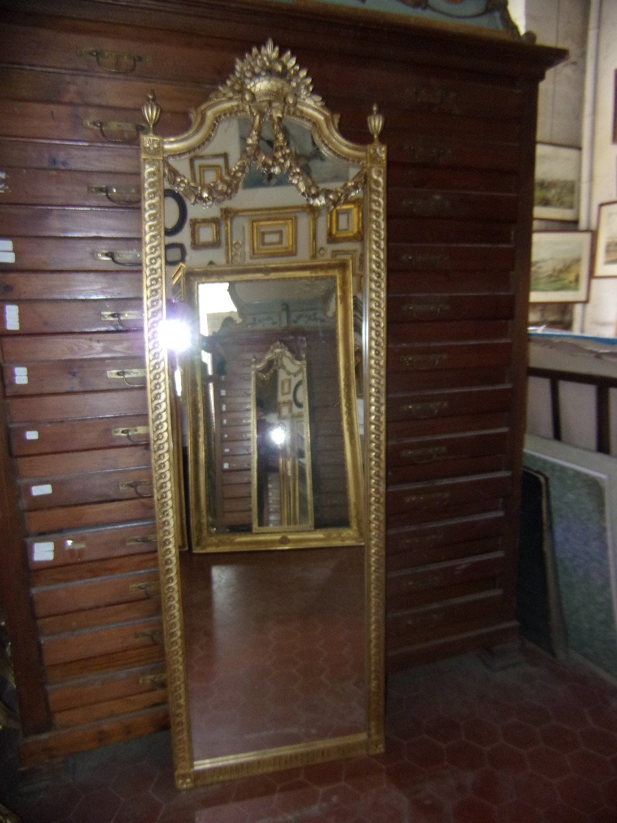 Miroir d'Entre-deux, époque 19ème, En Bois Sculpté Et Doré.