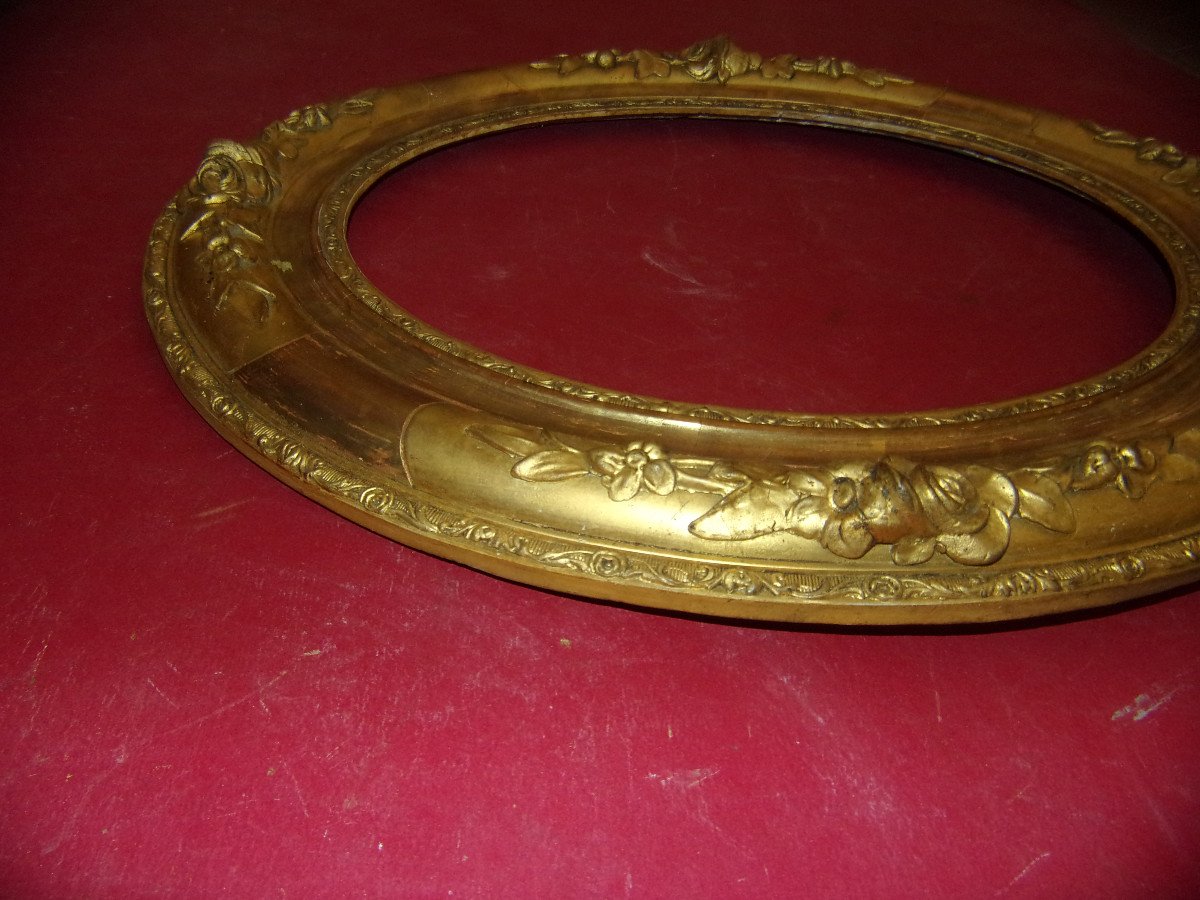  19th Century Oval Frame, In Golden Wood.-photo-2