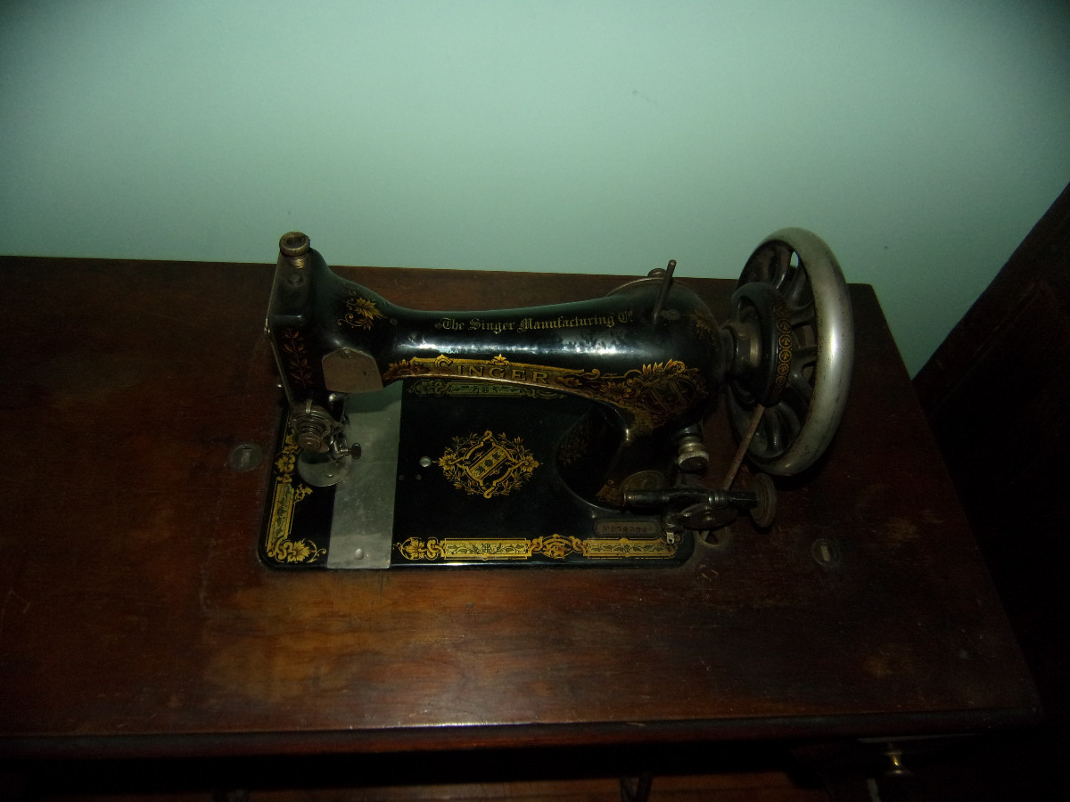 Singer Sewing Machine, With Cabinet, 20th Century.-photo-2