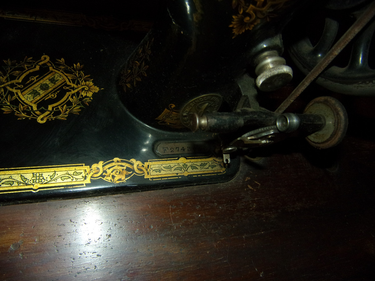 Singer Sewing Machine, With Cabinet, 20th Century.-photo-4