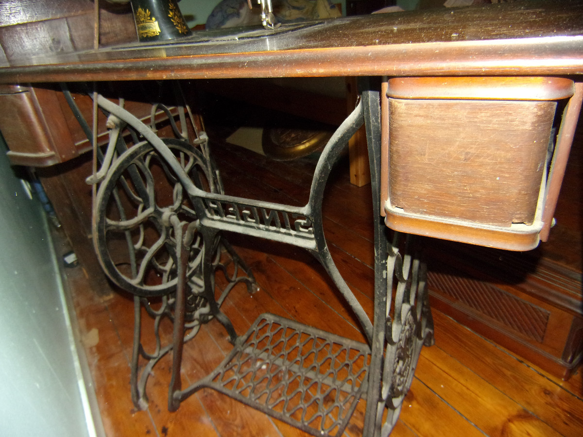 Singer Sewing Machine, With Cabinet, 20th Century.-photo-4