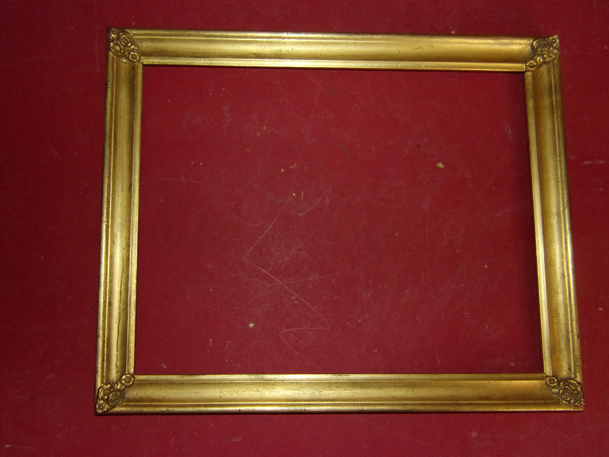 Cadre époque 19ème, en bois doré.
