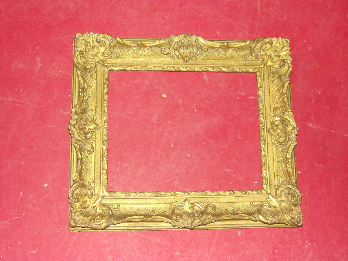 Cadre époque 19ème, en bois doré.
