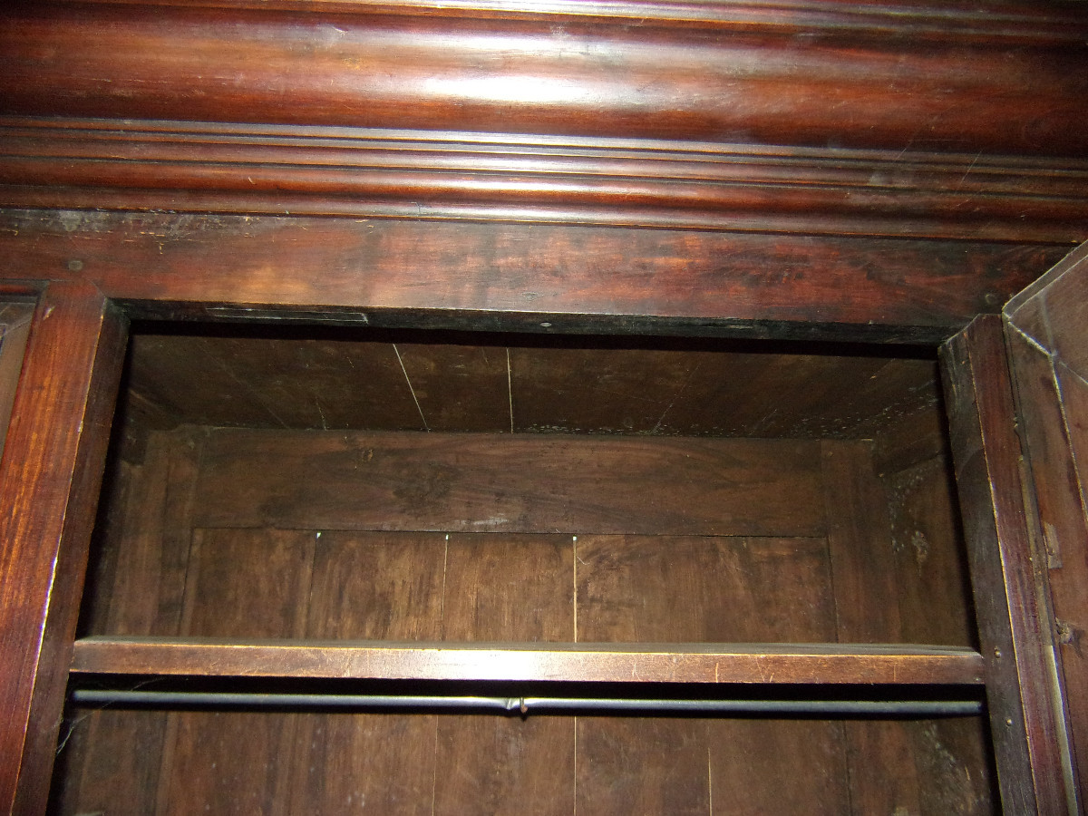 Armoire, Bonnetière en bois en bois massif époque fin 18 ème.-photo-3