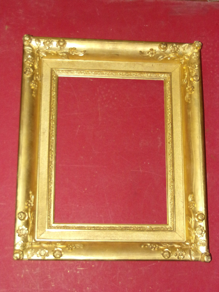 Cadre époque 19ème, en bois doré.