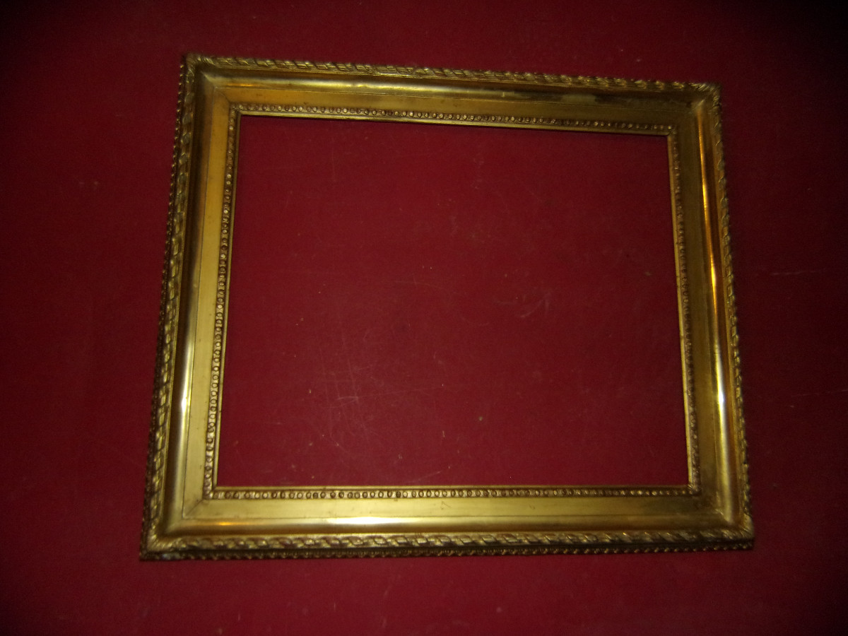 Cadre époque 19ème, en bois doré.