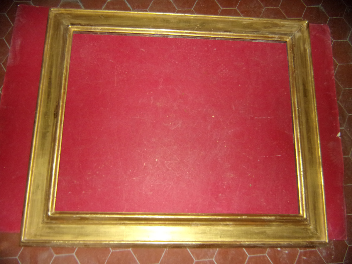 Cadre époque 19ème, en bois doré.