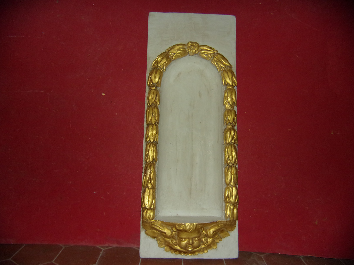 Socle en bois sculpté peint et doré, époque 18ème.