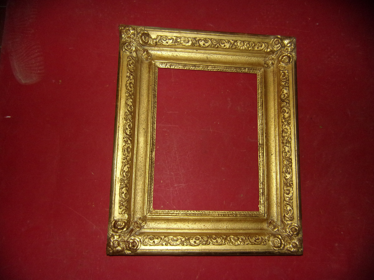 Cadre époque 19ème, en bois doré.