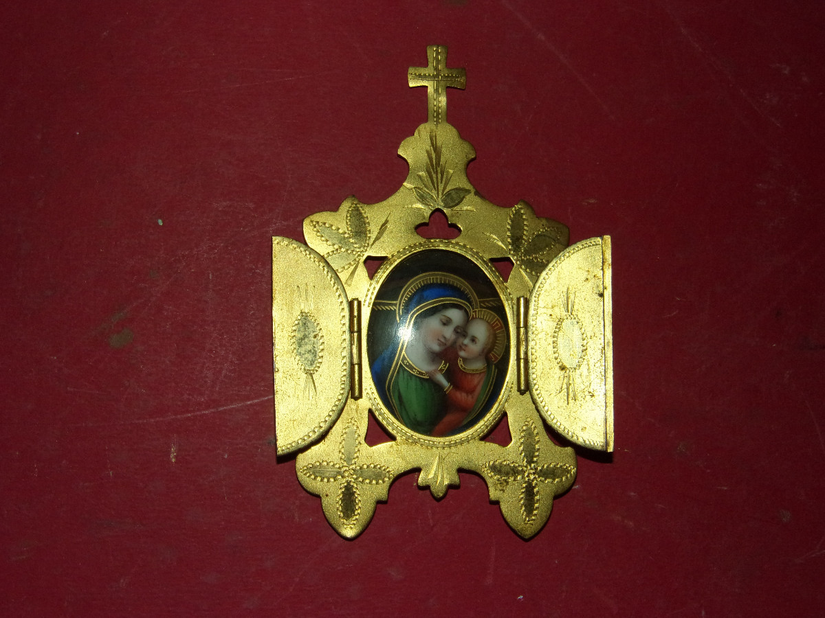  Oratoire en cuivre, Vierge à l'enfant, porcelaine, époque 19ème.