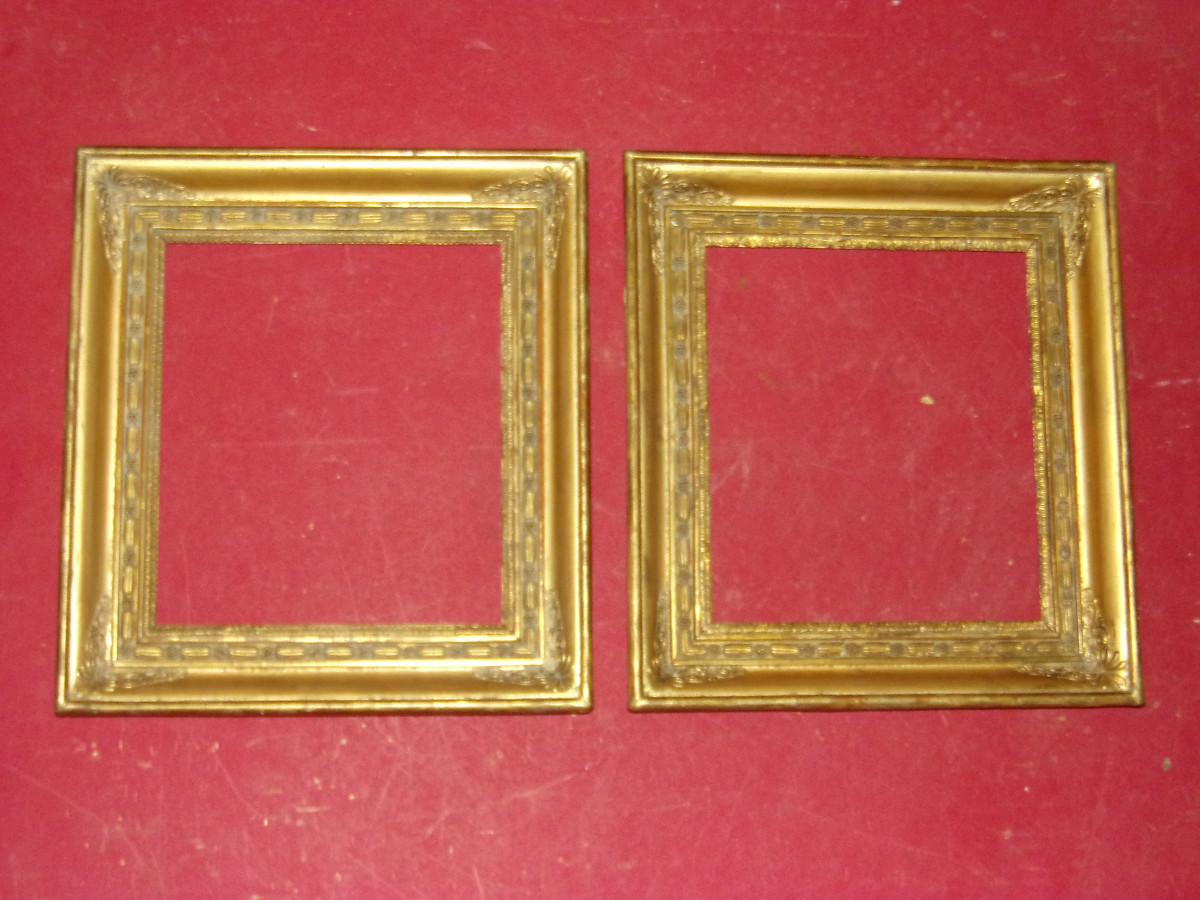 Paire de cadres époque 19ème, en bois doré.