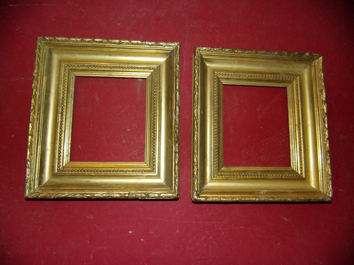 Paire de cadres époque 19ème, en bois doré.