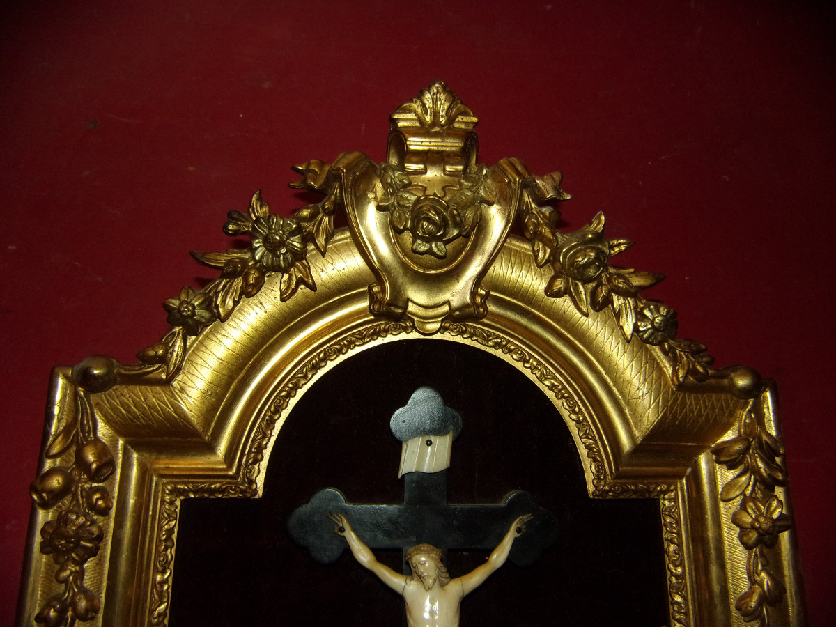 Christ  en croix, cadre bois doré, époque 19ème.-photo-3