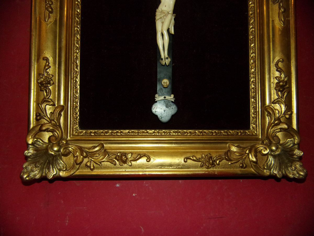 Christ  en croix, cadre bois doré, époque 19ème.-photo-4