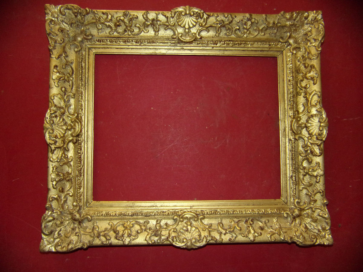 Cadre époque 19ème, en bois doré.