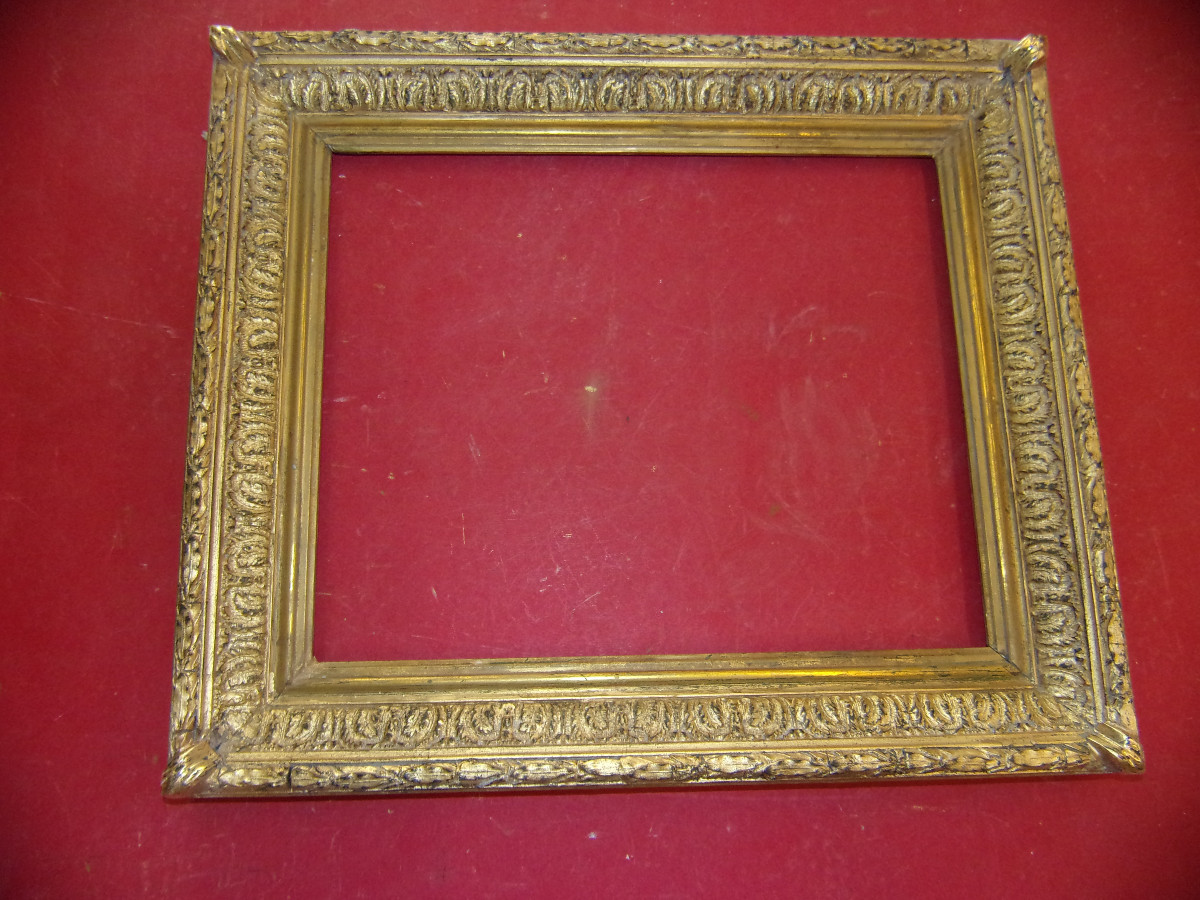 Cadre époque 19ème, en bois doré.