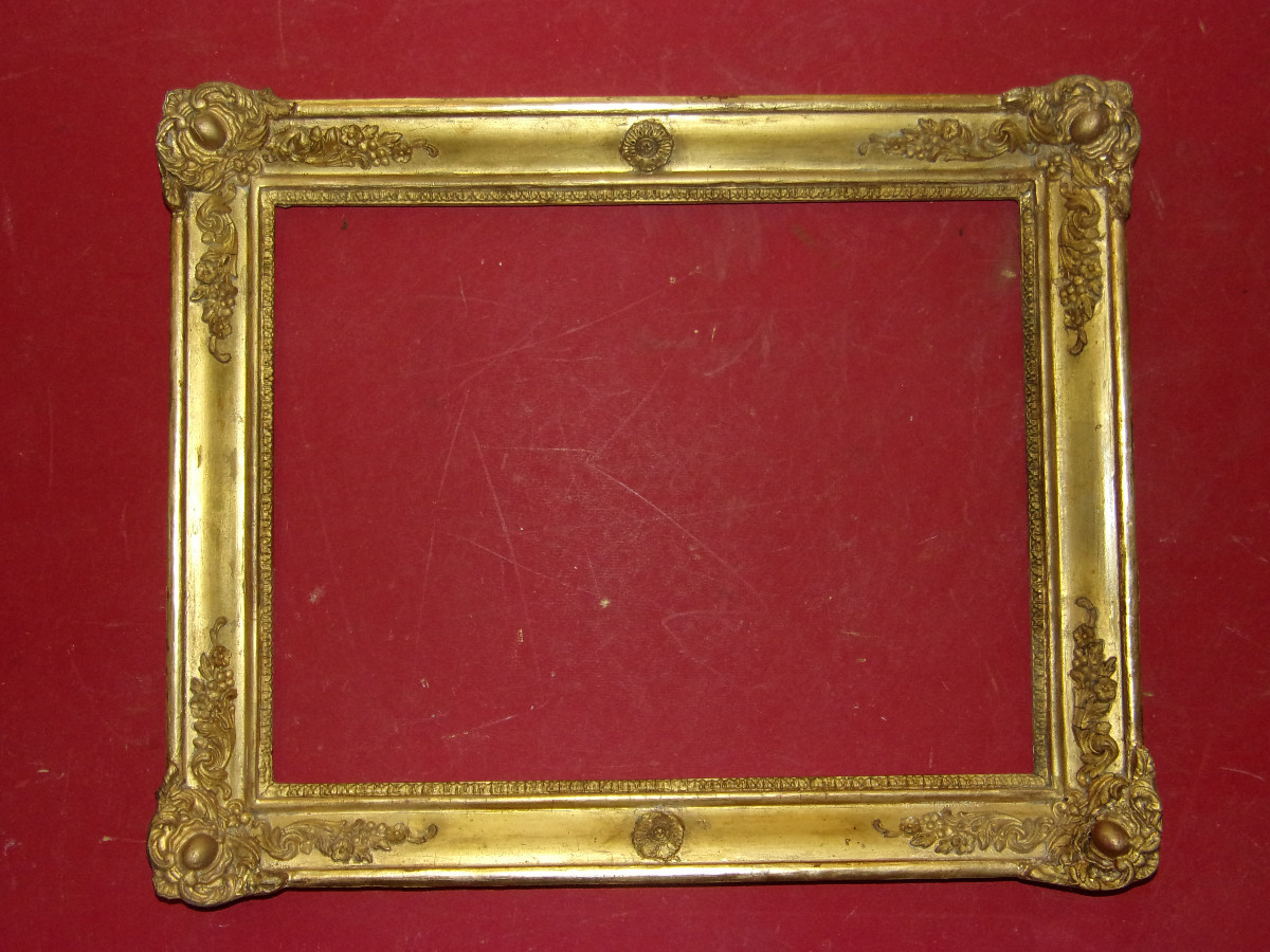 Cadre époque 19ème, en bois doré.