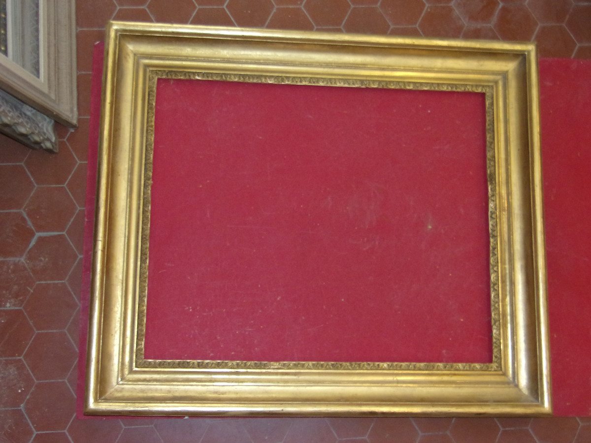 Cadre époque 19ème, en bois doré.