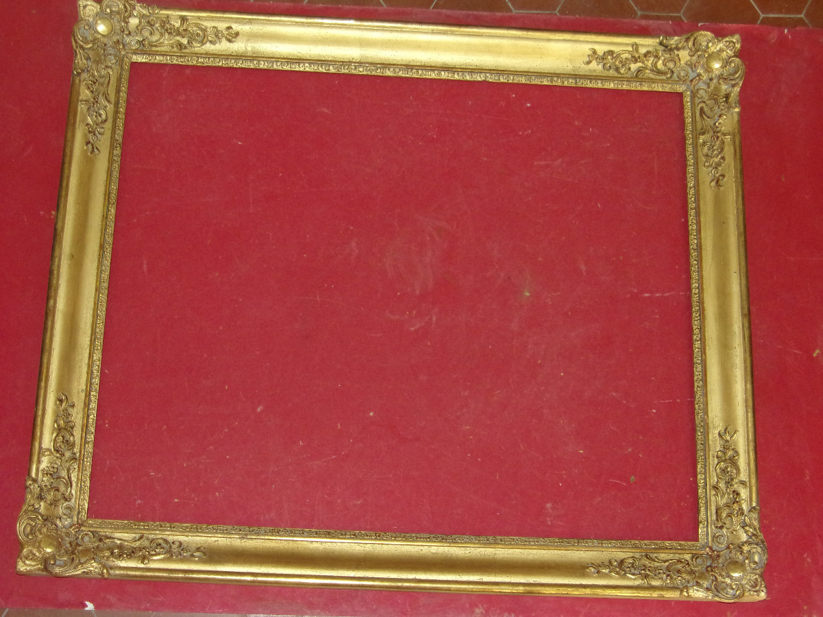 Cadre époque 19ème, en bois doré.