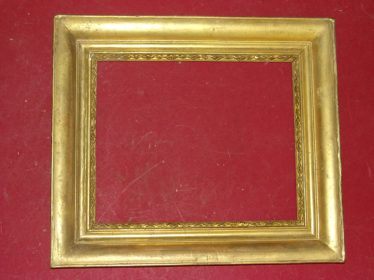 Cadre époque 19ème, en bois doré.
