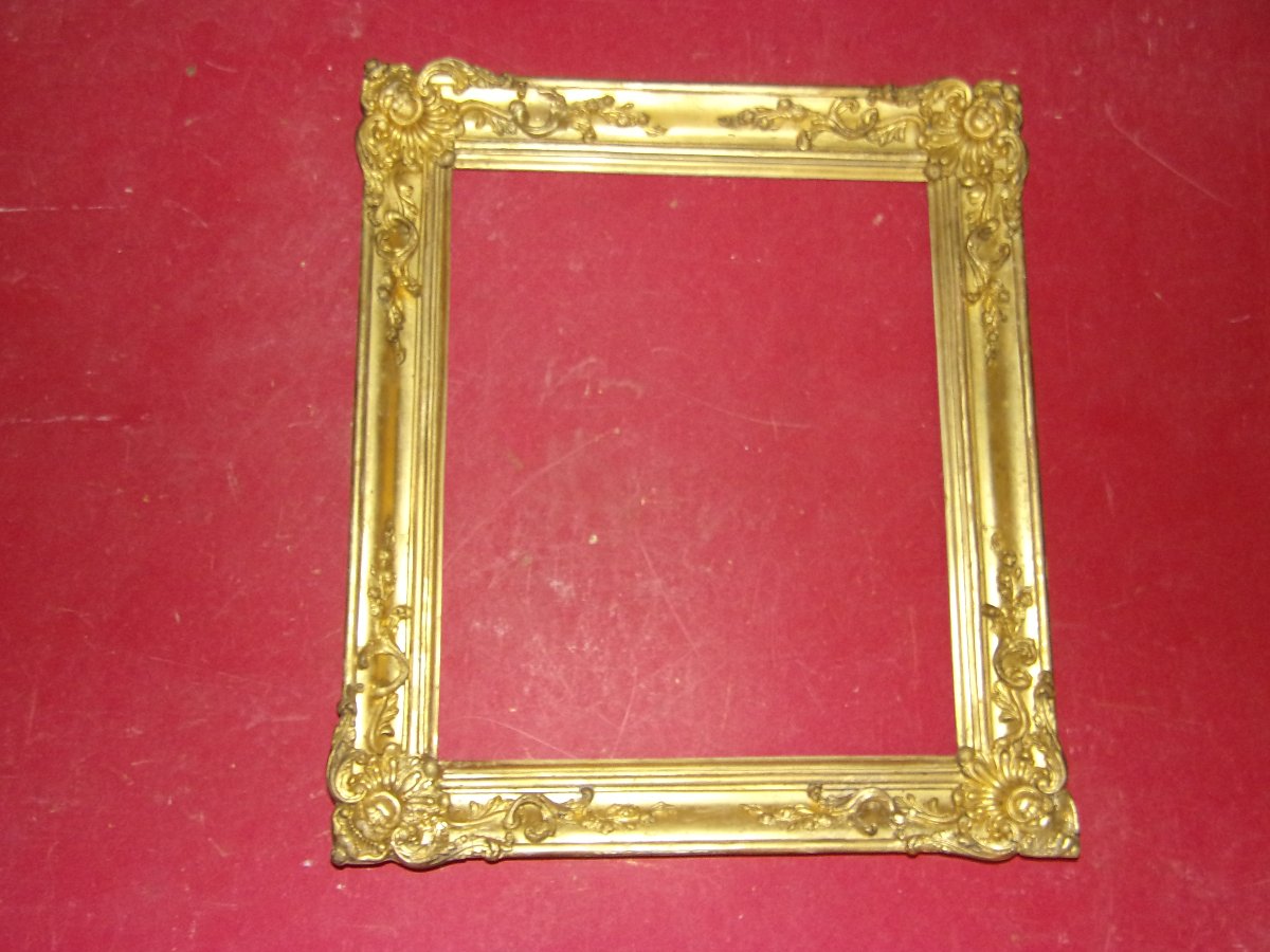 Cadre époque 19ème, en bois doré.