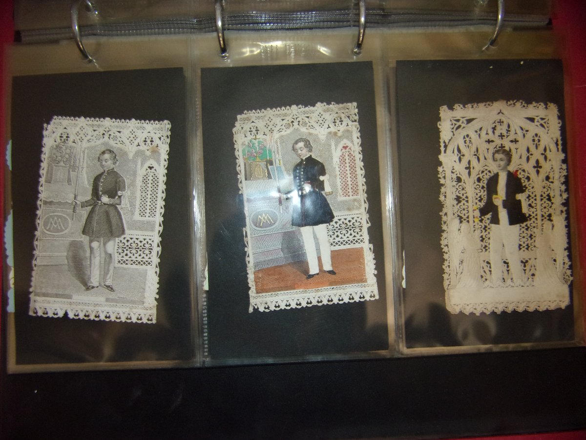 Album Of Religious Images And 19th-century Canivets.-photo-2
