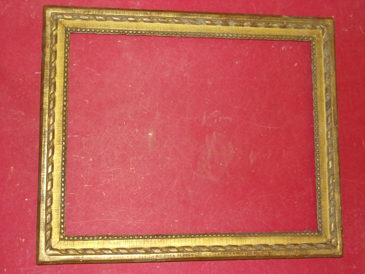 Cadre époque 18 ème, Louis XVI, en bois doré.