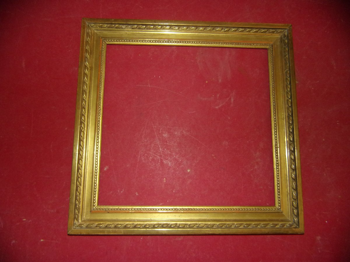 Cadre époque 19ème, en bois doré.