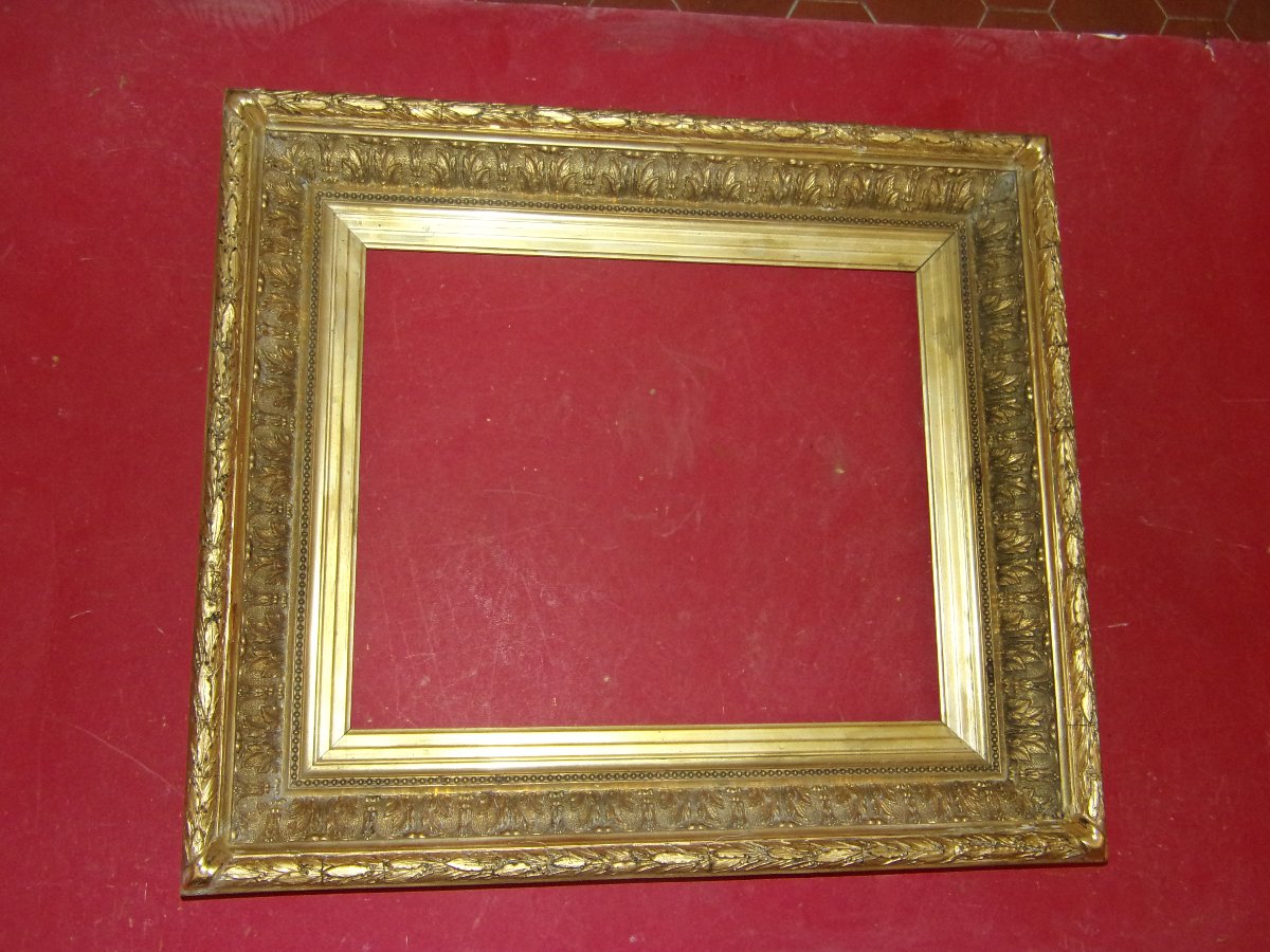 Cadre époque 19ème, en bois doré.