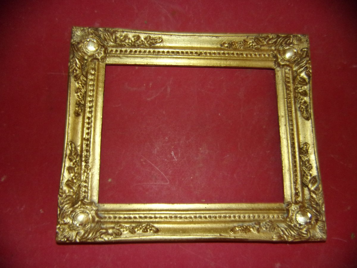 Cadre époque 19ème, en bois doré.